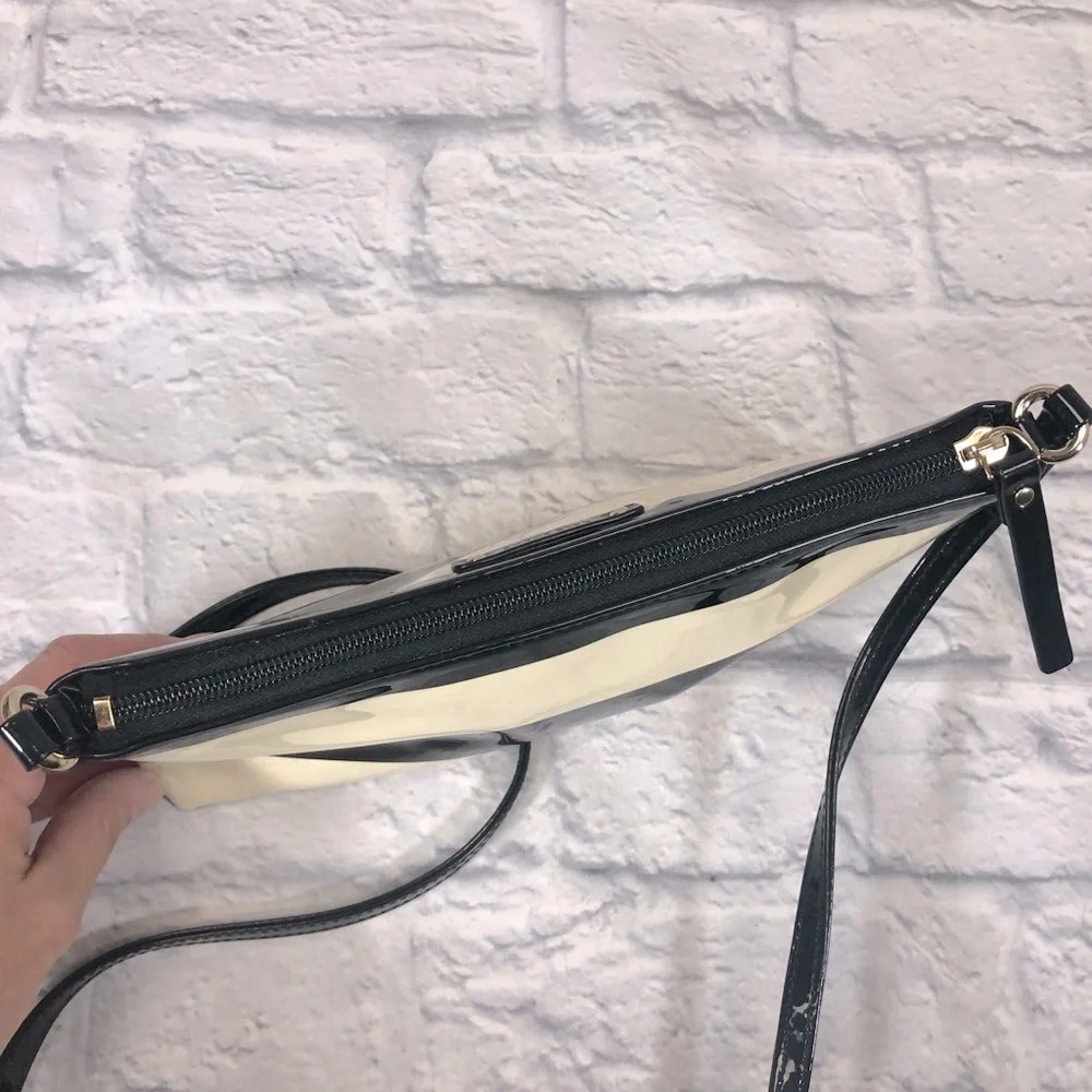 Kate Spade patent leather Striped Crossbody bag purse Pockets strap Logo